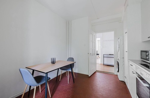 District 6 Apartment | Cool Unterstrass 3BR, 15min walk to Zurich HB, by Blueground