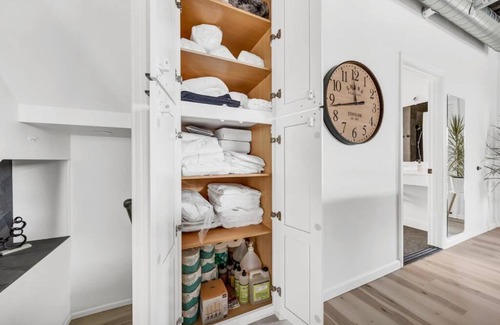 Front Park Apartment | Cool Urban Stay Downtown Loft