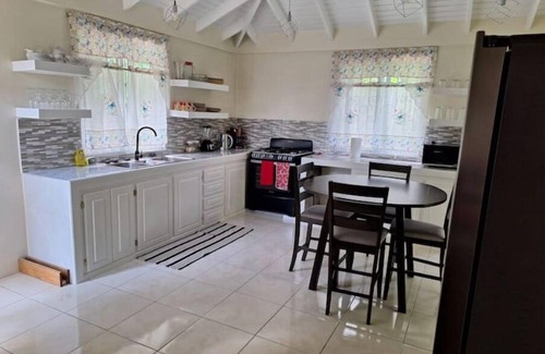 Fond Cani House | Cool Valley Guesthouse 3mins from Roseau 2bedrooms