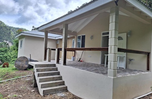 Fond Cani House | Cool Valley Guesthouse 3mins from Roseau 2bedrooms