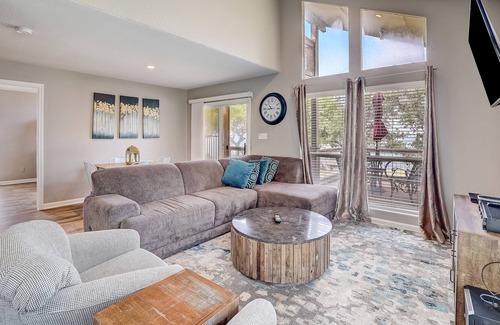 Burnet Cottage | Cool Water Cottages | Property in Burnet with waterfront access
