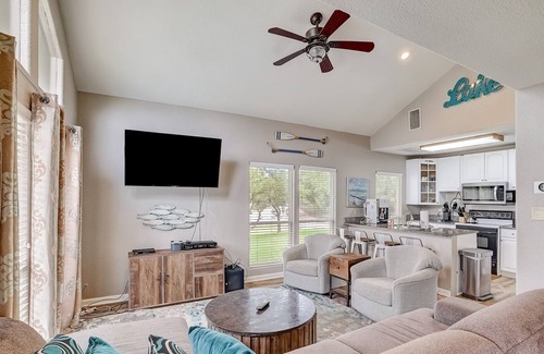 Burnet Cottage | Cool Water Cottages | Property in Burnet with waterfront access