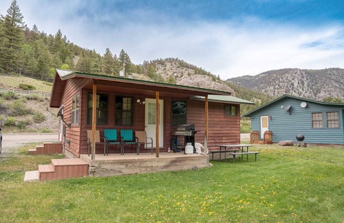 Lake City Cabin | Cool Waters Cabin - Ox Yoke #7 - Updated Cabin Along the Lake Fork of the Gunnison