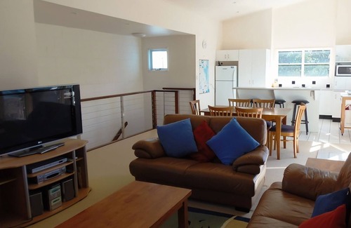 Rainbow Beach House | COOLAMAINE 2 - Rainbow Beach. Easy walk to beach and shops.