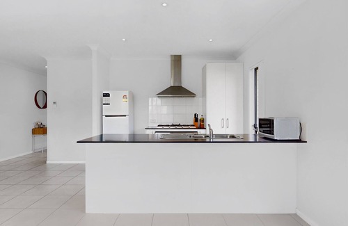 Coomera House | Coomera Family Home - Sleeps up to 8 People