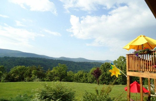 Buchanan Cabin | COOPER'S CABIN- A Peaceful Log Cabin With Mountain Views