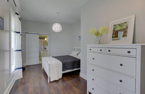 Cooper-Young Historic District Villa | Cooper Young Bungalow with huge fenced backyard