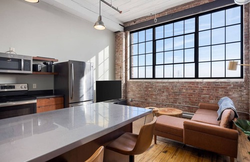 Peoria Apartment | Cooperage 214 | Mid-century 1BD Loft | Peoria