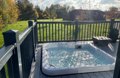 Malton House | Coopers Cabin With Hot Tub