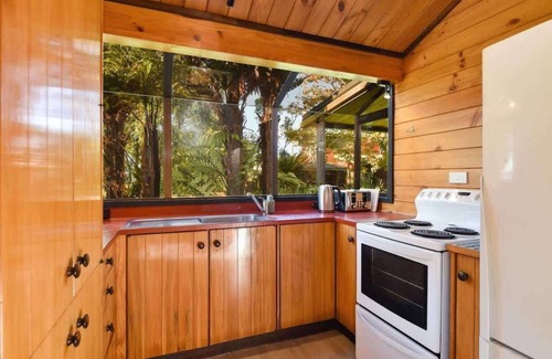 Holdens Bay House | Coopers Lakeside Cabin | Lakefront Escape + Kayaks