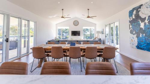 Lovedale House | Coopers Lodge, Lovedale - A rural escape in the heart of wine country