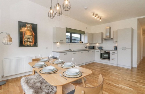 Aberfeldy Cottage | COORIE IN, country holiday cottage, with a garden in Aberfeldy