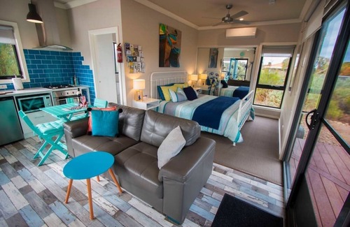 Bonney Cabin | Coorong Cabins - Wren Cabin