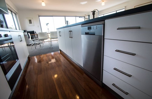 Bonney House | Coorong Waterfront Retreat