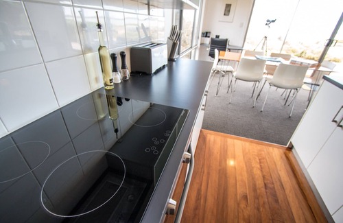 Bonney House | Coorong Waterfront Retreat