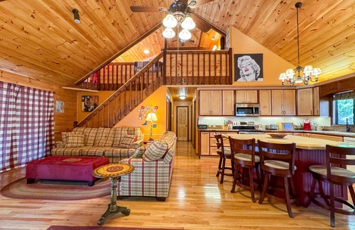 Ellijay Cabin | Coosawattee Riverfront Cabin w/Outdoor Gazebo, EV Charging & Flat Backyard
