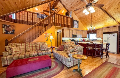 Ellijay Cabin | Coosawattee Riverfront Cabin w/Outdoor Gazebo, EV Charging & Flat Backyard