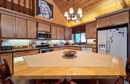 Ellijay Cabin | Coosawattee Riverfront Cabin w/Outdoor Gazebo, EV Charging & Flat Backyard