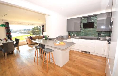 Hoveton House | Coots - beautiful property in the heart of Wroxham sits on the waterside