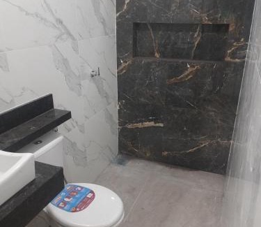 Providencia Villa | COP 30 - Quarto privativo em casa com 3 quartos e 4 banheiros