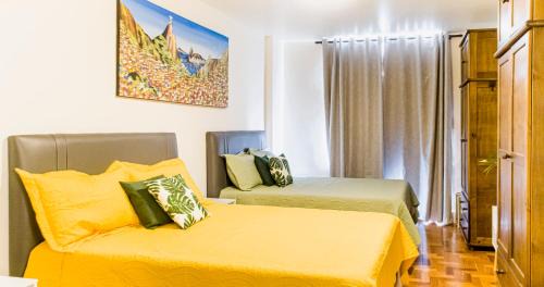 Flamengo Apartment | COPACABANA TODO REFORMADO, 3 QUARTOS, 2 BANHEIROS, VARANDA, 6 camas, no posto 6, Próximo Arpoador e Ipanema pauloangerami RP144