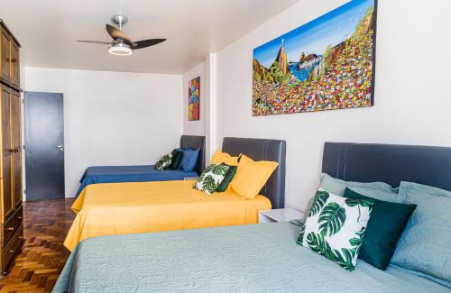 Flamengo Apartment | COPACABANA TODO REFORMADO, 3 QUARTOS, 2 BANHEIROS, VARANDA, 6 camas, no posto 6, Próximo Arpoador e Ipanema pauloangerami RP144