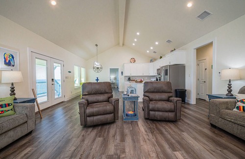 Rockport House | Copano Bay Waterfront Private Fishing Pier Underwater Lights