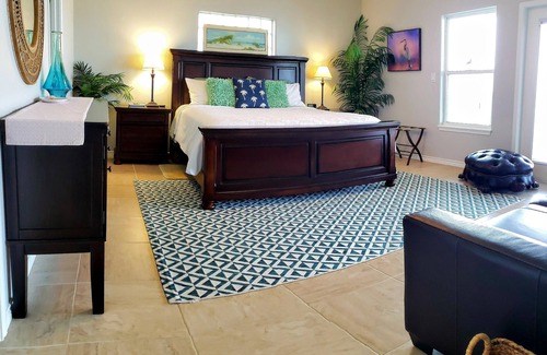 Taft House | Copano waterfront, 300' private fishing pier, huge porch, boat parking, tranquil