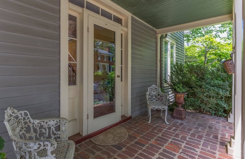 North Downtown House | Cope Foster - King room | Downtown Cville!