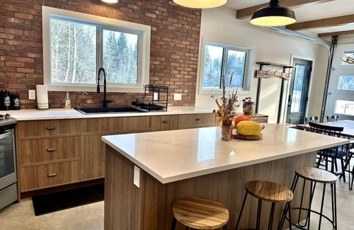 Blaeberry Cabin | Copper Bear Barn - Rural Golden