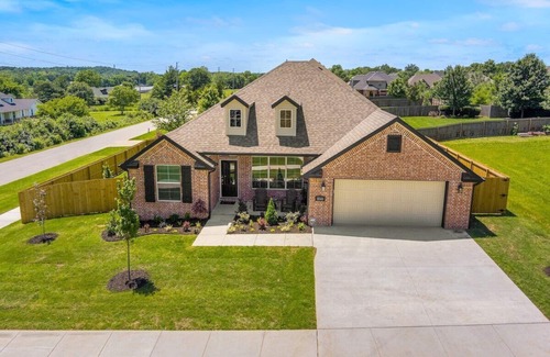 Fayetteville House | Copper Creek Retreat - Hot Tub - Fenced In Yard