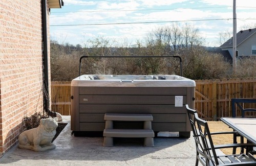 Fayetteville House | Copper Creek Retreat - Hot Tub - Fenced In Yard