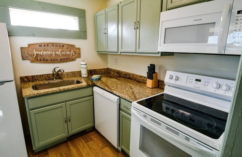 Ducktown House | Copper Duck Cottage-Hot tub- 1br/1ba- Wifi, Newly Remodeled!