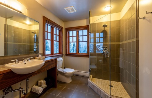 Golden Cabin | Copper Horse Lodge
