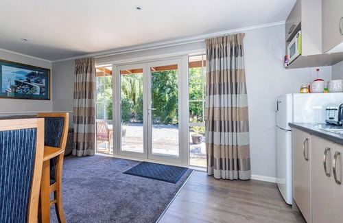 Fairlie Cottage | Copper John, close to the Ski Fields here in the McKenzie. Quiet and private.