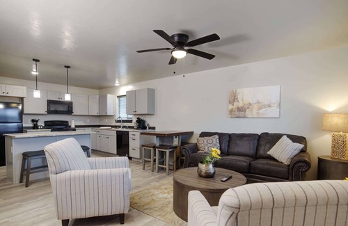 Butte House | Copper King Extended Stay Collection - Fully Furnished 2 bedroom duplex house