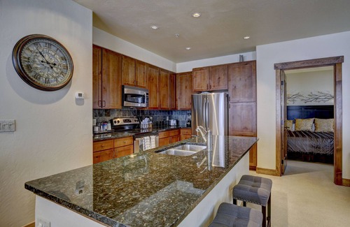 Copper Mountain Village Condo | Copper Mountain -Spacious 1st Flr 2&2 near ski school/rentals,lift, hot tub