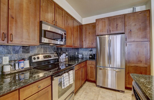 Copper Mountain Village Condo | Copper Mountain -Spacious 1st Flr 2&2 near ski school/rentals,lift, hot tub