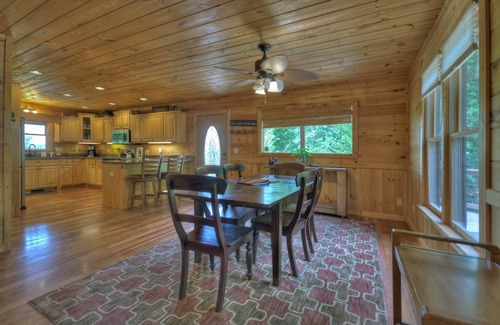 Raccoon Ridge Cabin | Copper Top | Hot Tub | MTN Views | Outdoor Fireplace