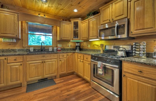 Raccoon Ridge Cabin | Copper Top | Hot Tub | MTN Views | Outdoor Fireplace