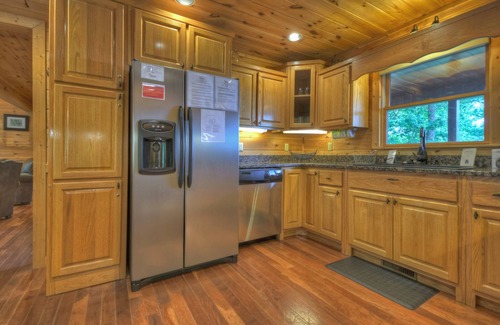 Raccoon Ridge Cabin | Copper Top | Hot Tub | MTN Views | Outdoor Fireplace