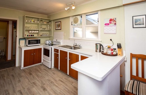 Te Anau Cottage | Copper Trout Cottage - Te Anau Bach