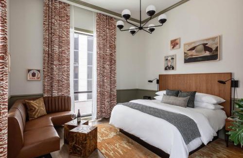 Central Business District Hotel | Copper Vine Wine Pub & Inn