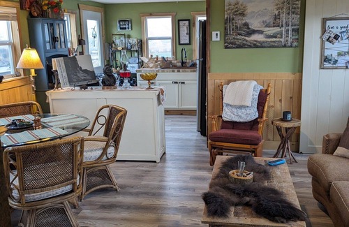 Thermopolis Cabin | Copper Winds Private Cabin on 6 Acres