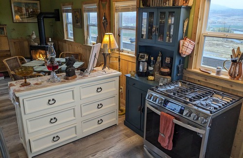 Thermopolis Cabin | Copper Winds Private Cabin on 6 Acres
