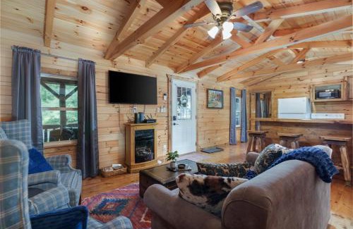 Logan House | Copperhead Cabin- Hocking Hills Hot Tub Games