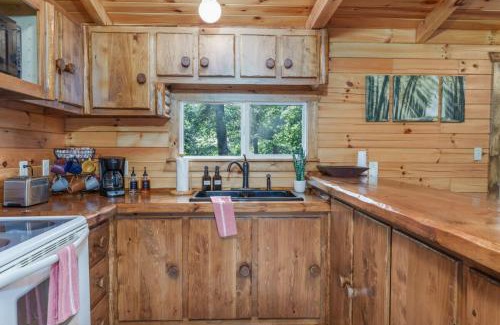 Logan House | Copperhead Cabin- Hocking Hills Hot Tub Games