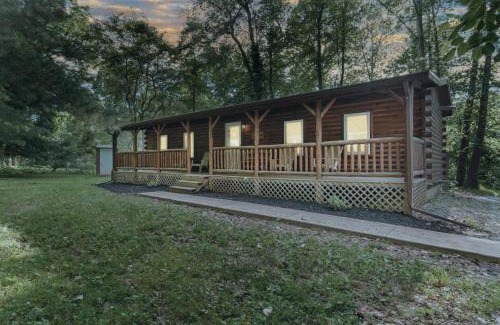Logan House | Copperhead Cabin- Hocking Hills Hot Tub Games