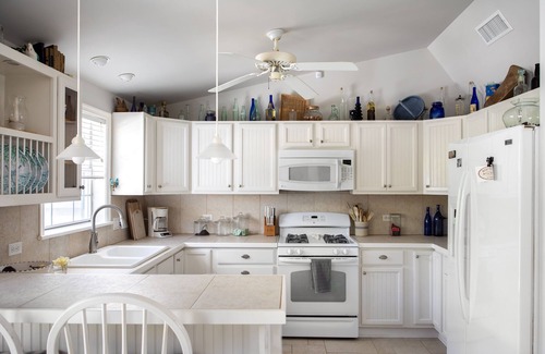 Big Coppitt Key House | Coppitt Cottage - 2/2, private backyard with waterfall and hot tub