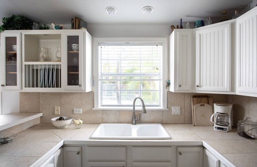 Big Coppitt Key House | Coppitt Cottage - 2/2, private backyard with waterfall and hot tub